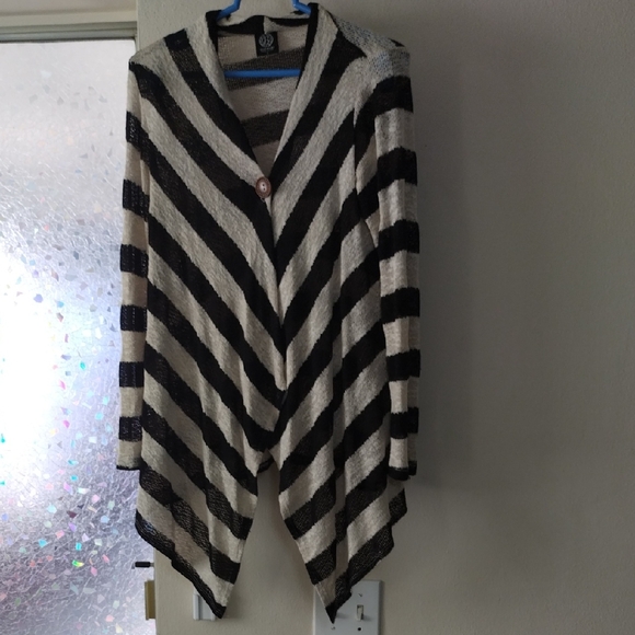 Bobeau Black and Cream Striped Cardigan - Picture 15 of 16